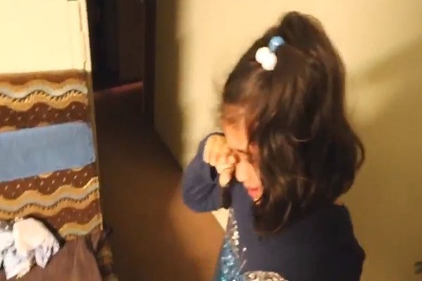 شاهد.. طفلة يمنية تبكي بعد فوز ترامب