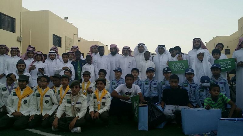 طلاب تعليم #الرياض يعايدون منسوبي دار التربية الاجتماعية بالهدايا