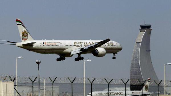 أسترالي يقاضي طيران «الاتحاد» الإماراتية بسبب جلوسه بجانب شخص «بدين»