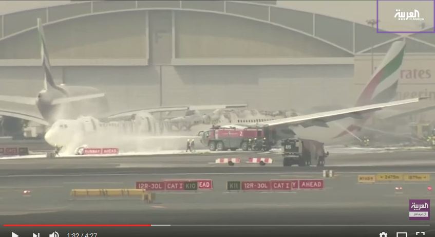 6 سعوديين على متن طائرة الإمارات التي اشتعلت بعد هبوطها بمطار دبي