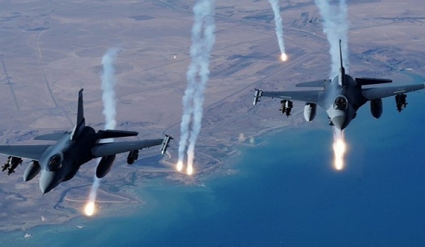 طائرات التحالف العربي تقصف الانقلابيين بلواء العمالقة شمال اليمن