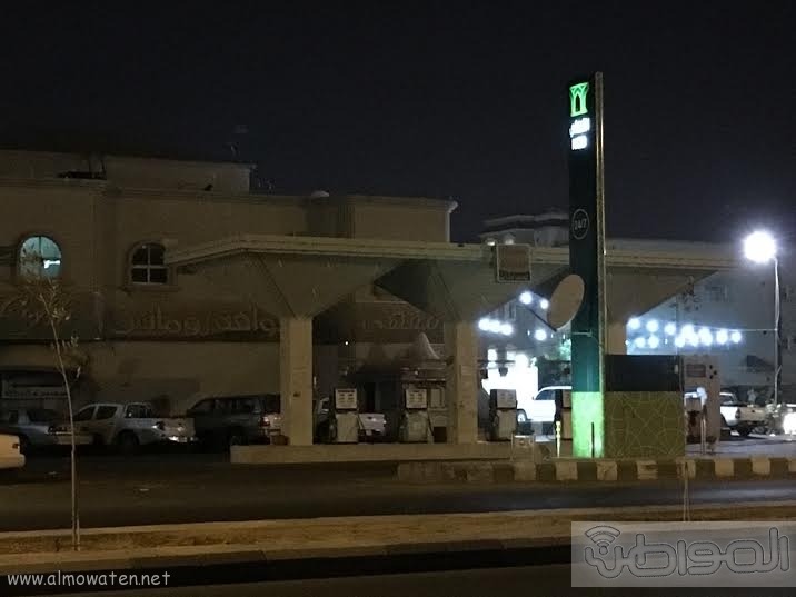 بالصور.. الظلام والزحام يخيمان على محطات وقود #نجران