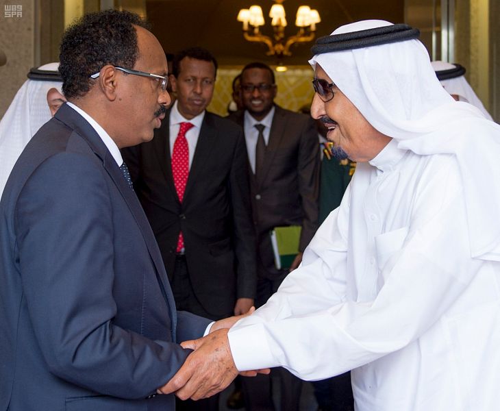 الملك يستقبل رئيس الصومال و يقيم مأدبة غداء تكريما له