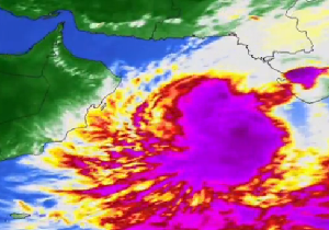 العاصفة أشوبا تقترب من الخليج