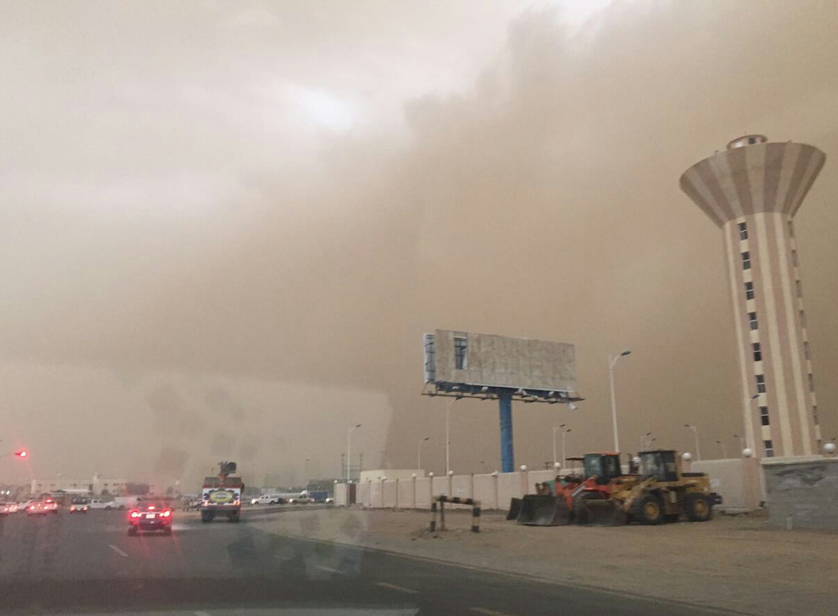 بالصور .. طقس جازان أمس : غبار  أعقبه أمطار غزيرة