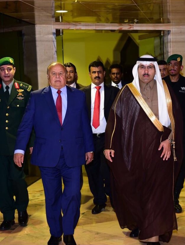 الرئيس اليمني يصل الرياض ضمن جولة عربية بدأها بالإمارات