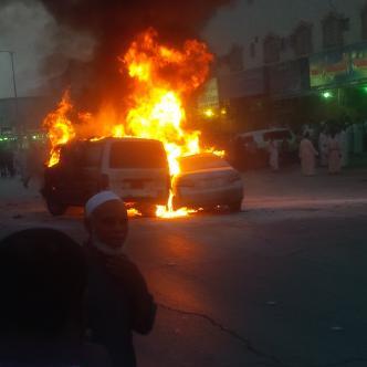 حادث مروري يتسبب في اشتعال سيارتين في “شفا الرياض”