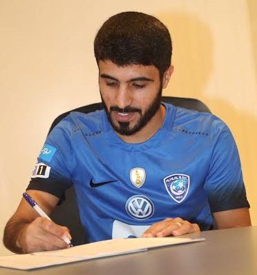 عبدالمجيد الرويلي يوقع على عقود انتقاله لنادي الهلال (1)