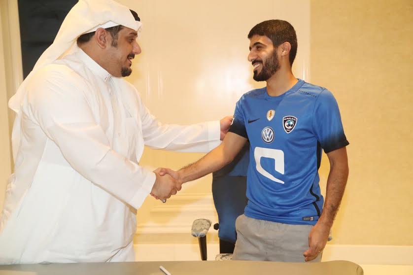 عبدالمجيد الرويلي يوقع على عقود انتقاله لنادي الهلال (3)