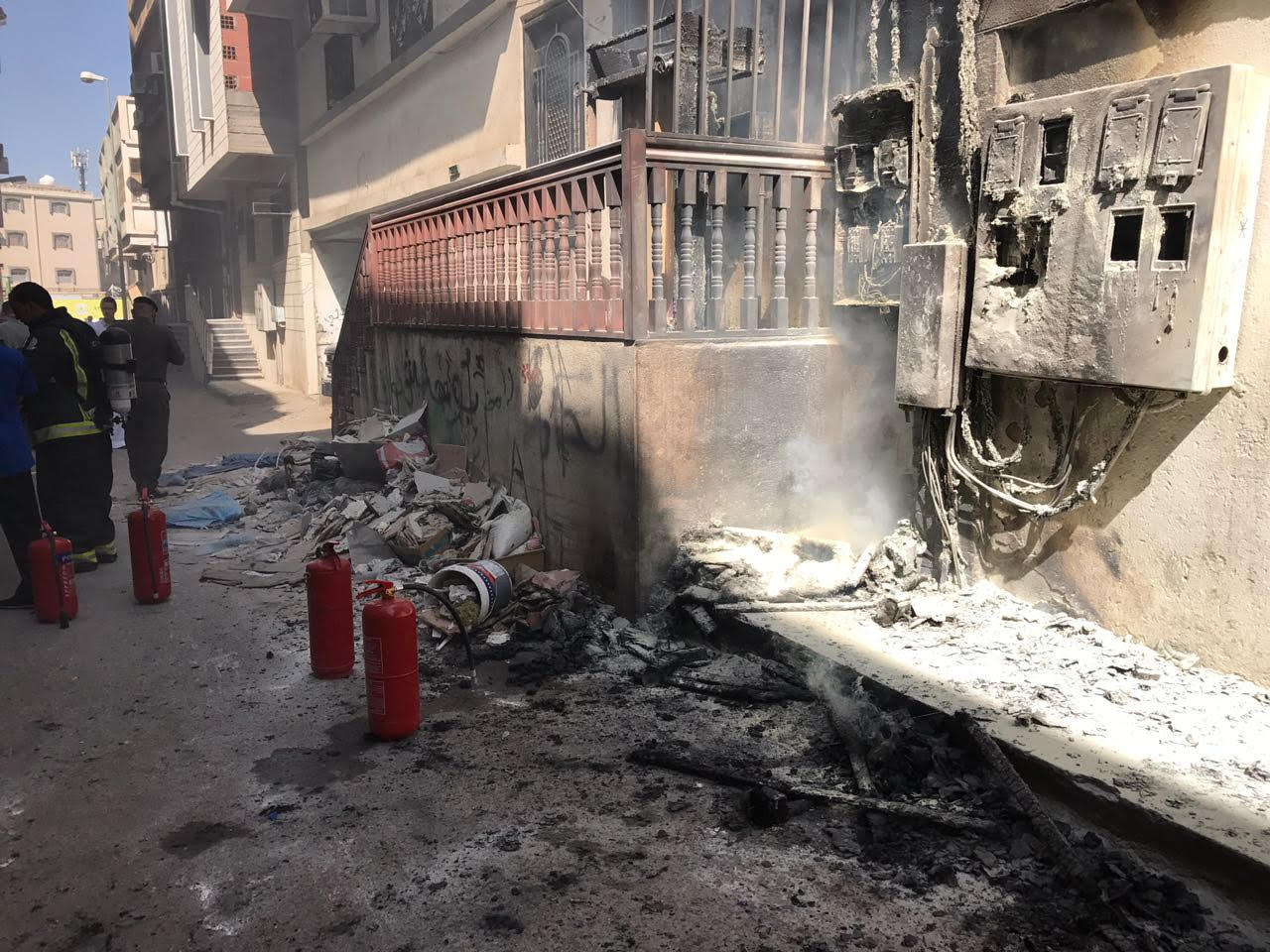 حريق في 6 عدادات يُخلي عمارة من سكانها في الطائف
