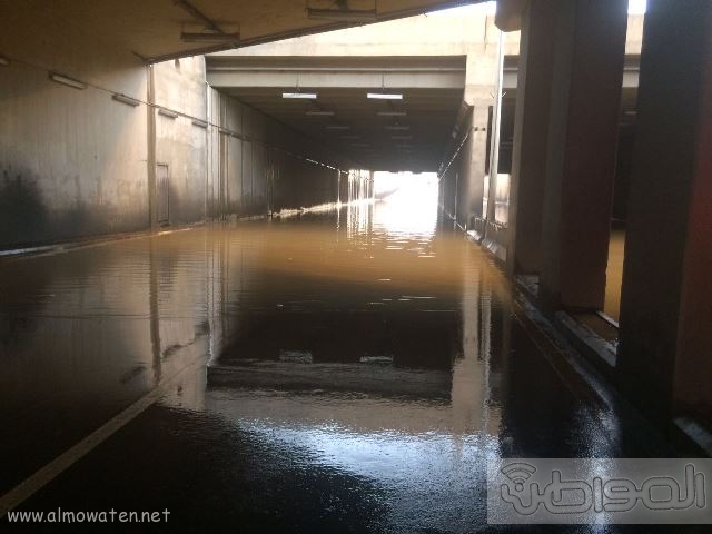 عدسة المواطن ترصد إغلاق نفق الغروي في #خميس_مشيط بسبب الأمطار (7)
