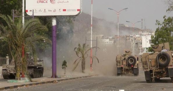 المقاومة تحاصر “العند” وتطارد الحوثيين بعدن
