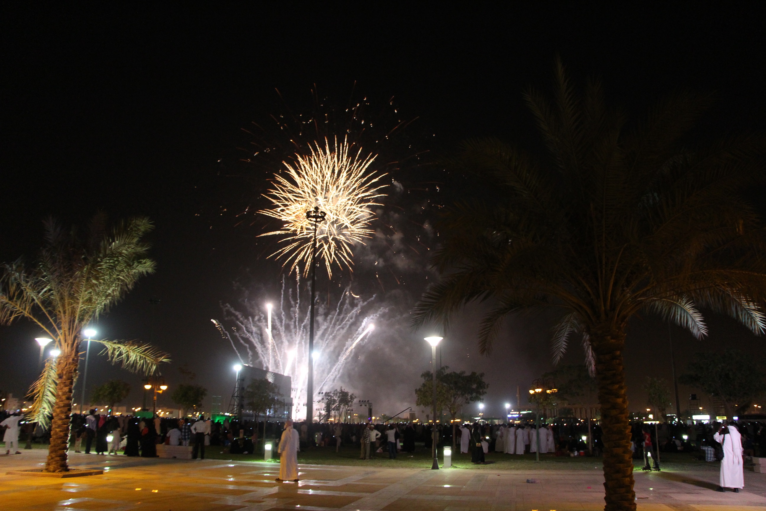 عرُوض كرنفالية ومقاطع مرئية وعربات مجهزة احتفالاً بالعيد في الرياض