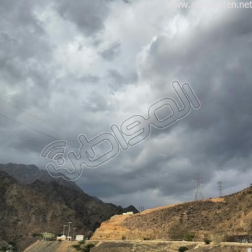 بالصور.. #المواطن ترصد بداية الأمطار على منطقة #عسير