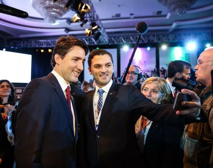 عشاق “السيلفي” يحاصرون رئيس وزراء #كندا في #قمة_العشرين