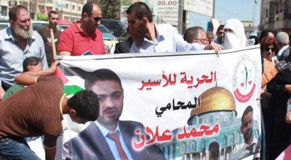 الأسير الفلسطيني علان يستيقظ من غيبوبته ويتابع إضرابه عن الطعام