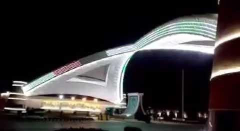 علم الكويت يزين برج خليفة وبوابة مطار الملك خالد