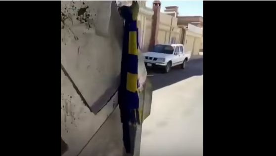 شاهد.. رد فعل مشجع رأى عَلَم نادي ⁧‫النصر‬⁩ على شاحنة نفايات