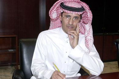 كاتب سعودي يتساءل : كيف بلغت الجرأة بنائب وزير أن يتحدث عن “الإفلاس” ؟