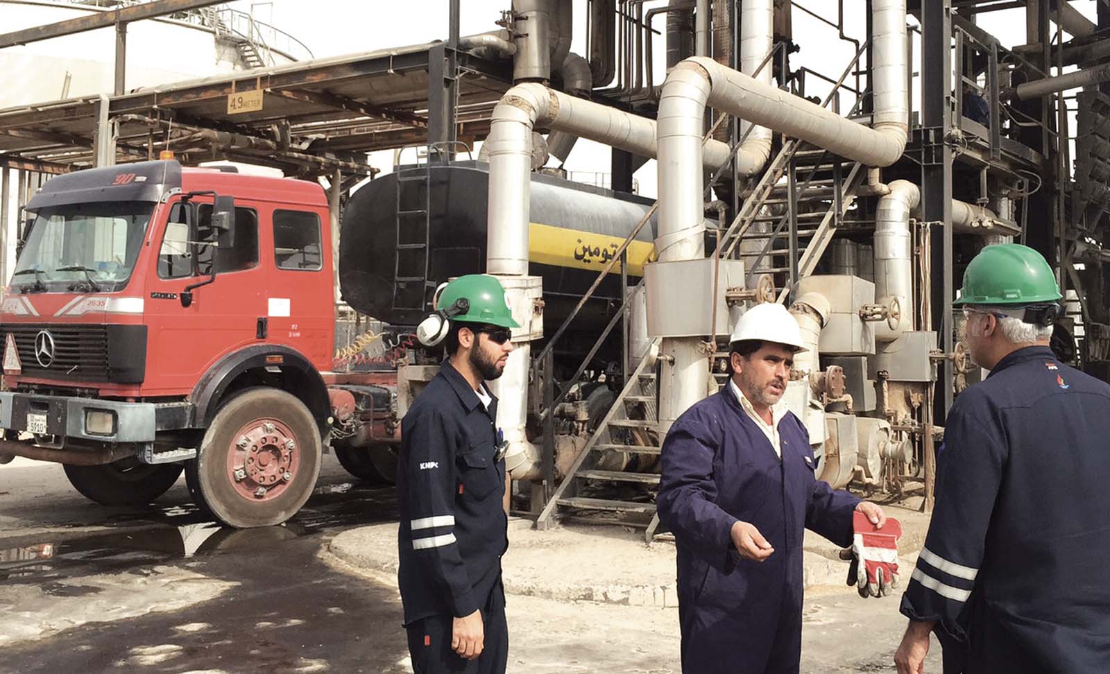 عمال النفط في #الكويت يحتجون على مشروع “البديل الاستراتيجي”
