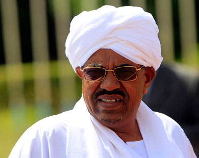 الرئيس السوداني يصل جدة لأداء فريضة الحج