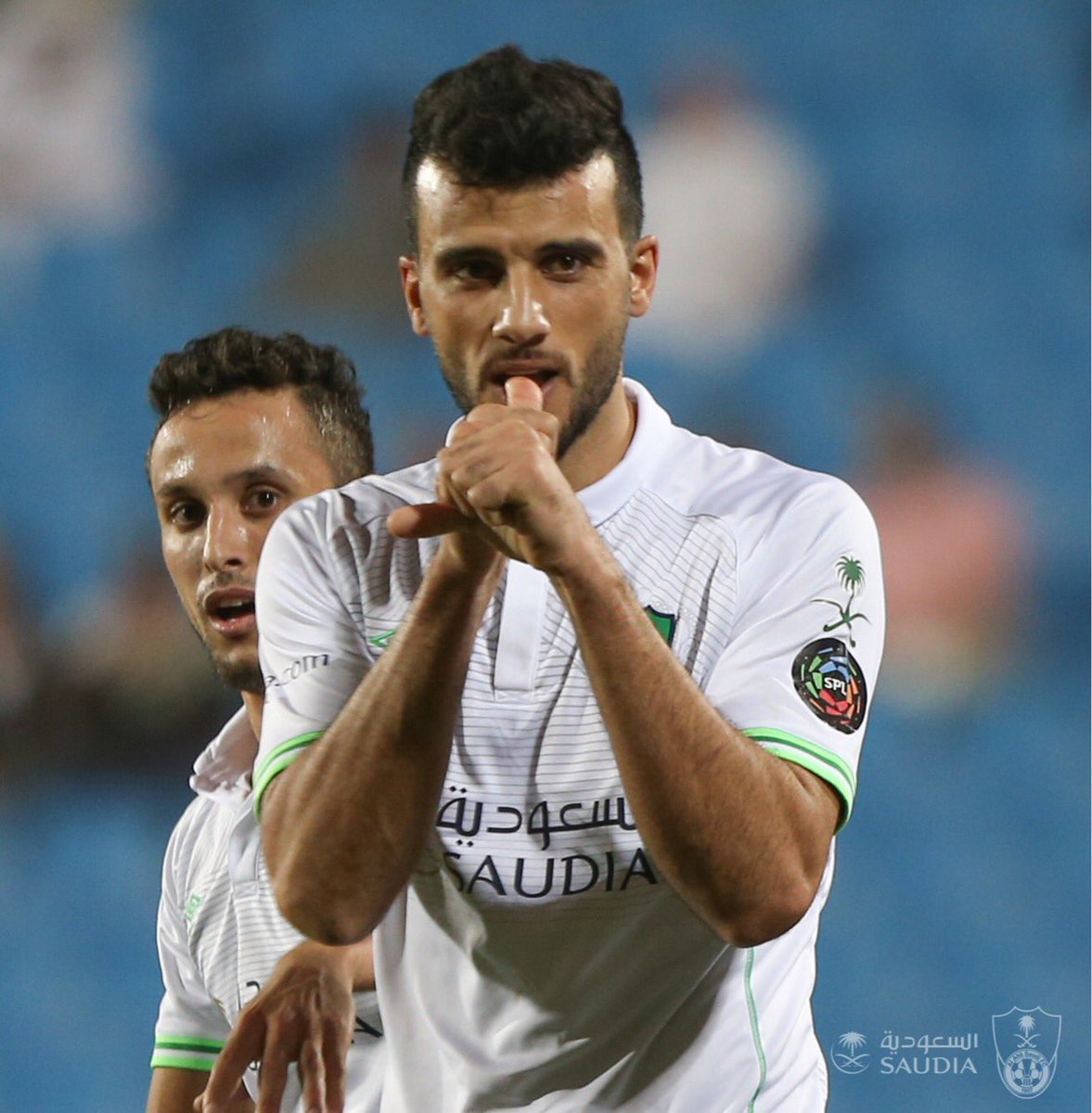عمر السومة يُحقق رقمًا فريدًا في مباراة الأهلي والرائد