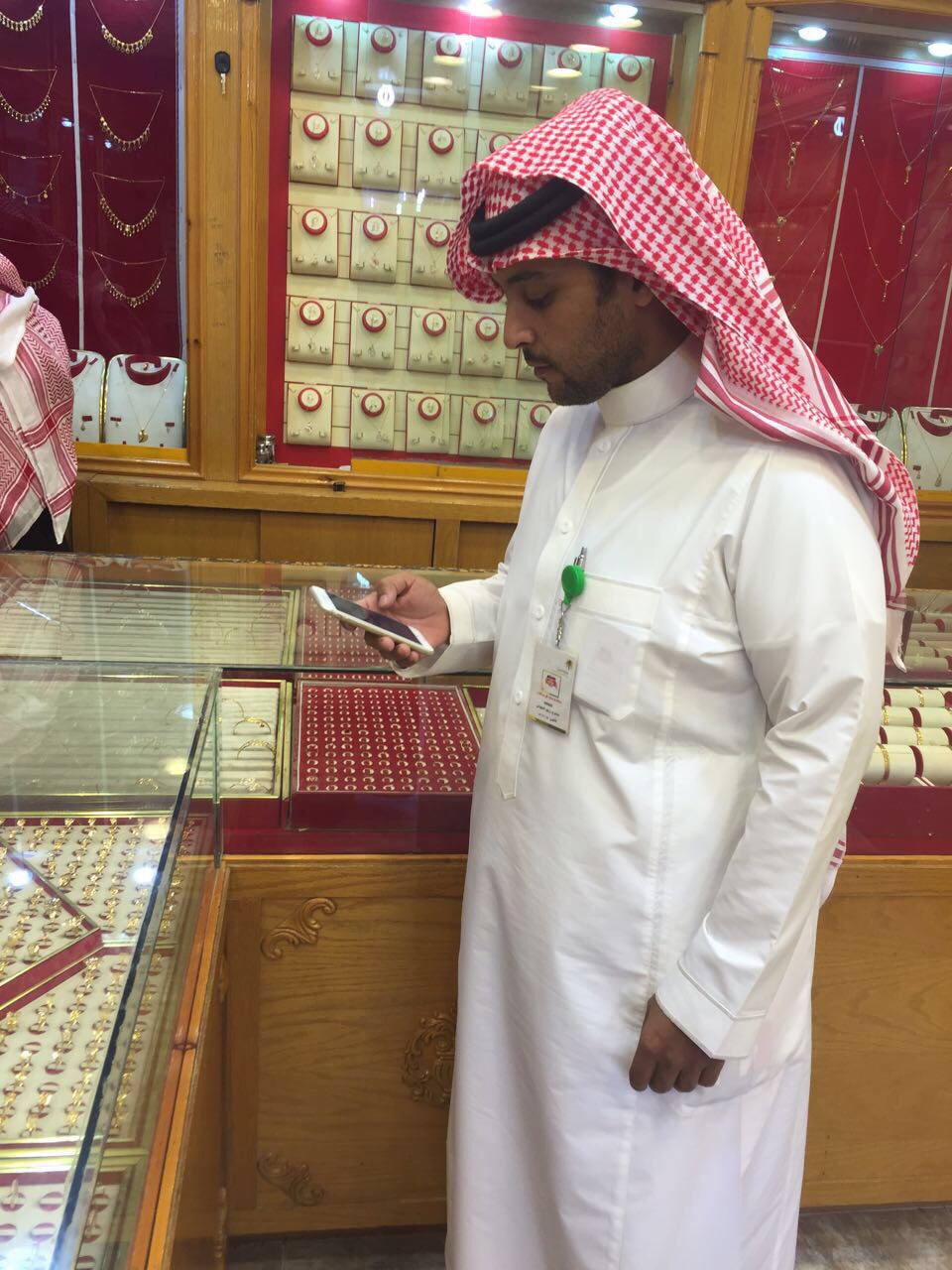 335 مخالفة لأنظمة العمل في محلات الرياض