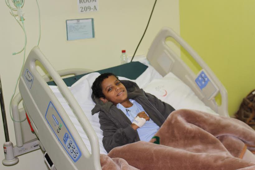 عمليتان نادرتان لفكّ الْتصاق أمعاء طفل بمستشفى خميس مشيط