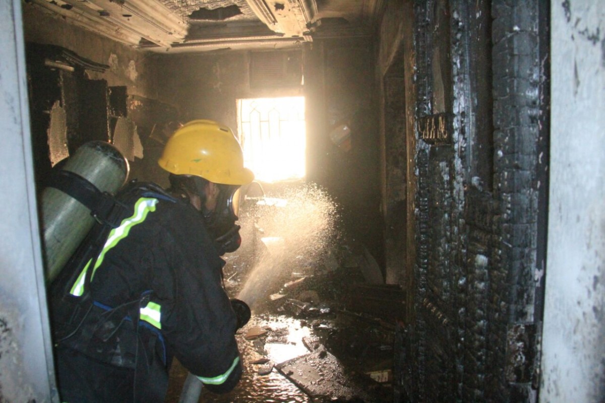 بالصور.. إصابة سيدتين وإخلاء 15 شخصاً في حريق بـ”عوالي مكة”