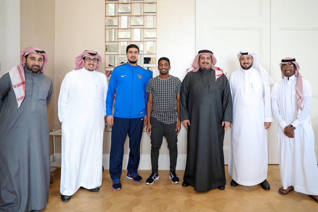 النصر يعاقب عوض خميس بعد التوقيع مع الهلال