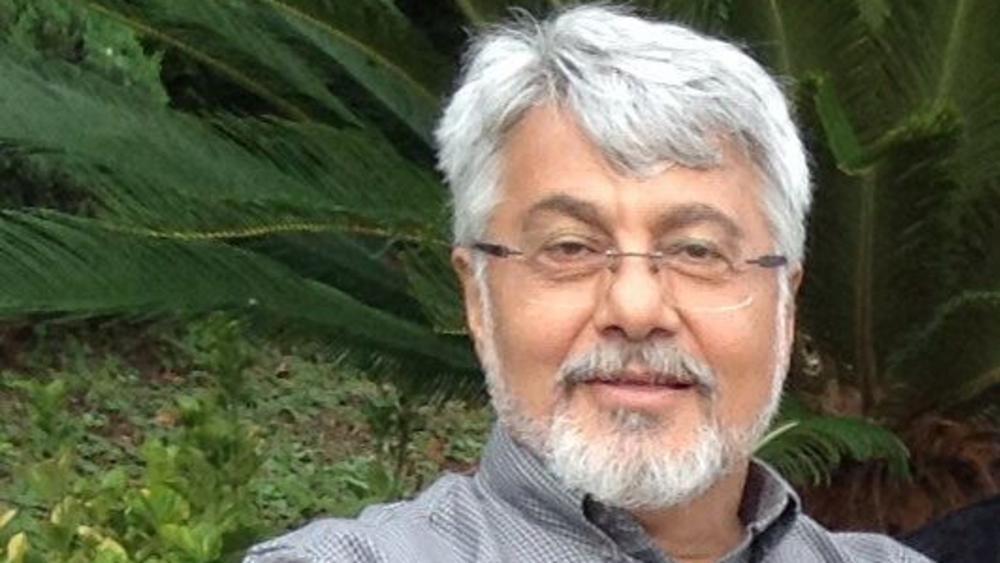 إيران تعتقل صحفيا بتهمة الإساءة لخامنئي