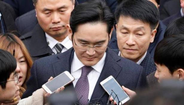 محكمة في كوريا الجنوبية تقر مذكرة اعتقال في حق رئيس مجموعة سامسونغ