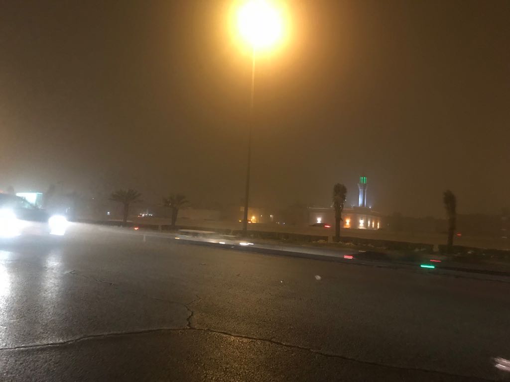 شاهد.. غبار وأمطار في #الرياض_الان