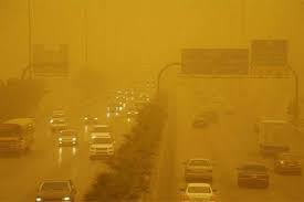 تحذير لسكان الرياض من الإنذار المبكر: غبار كثيف يعيق الرؤية