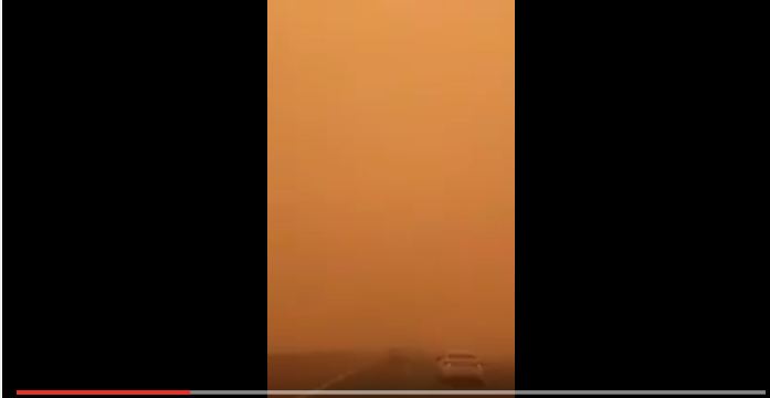 بالفيديو.. غبار حفر الباطن يكسو الأجواء باللون الأصفر