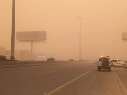 الأرصاد تحذر أهالي الرياض ونجران من غبار يحجب الرؤية