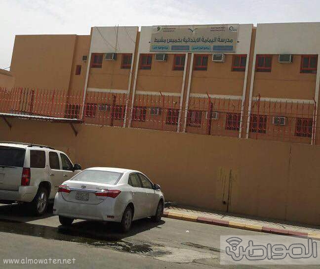 غرفة صرف صحي تهدد منسوبي وطلاب مدرسة اليمامة بخميس مشيط (1)