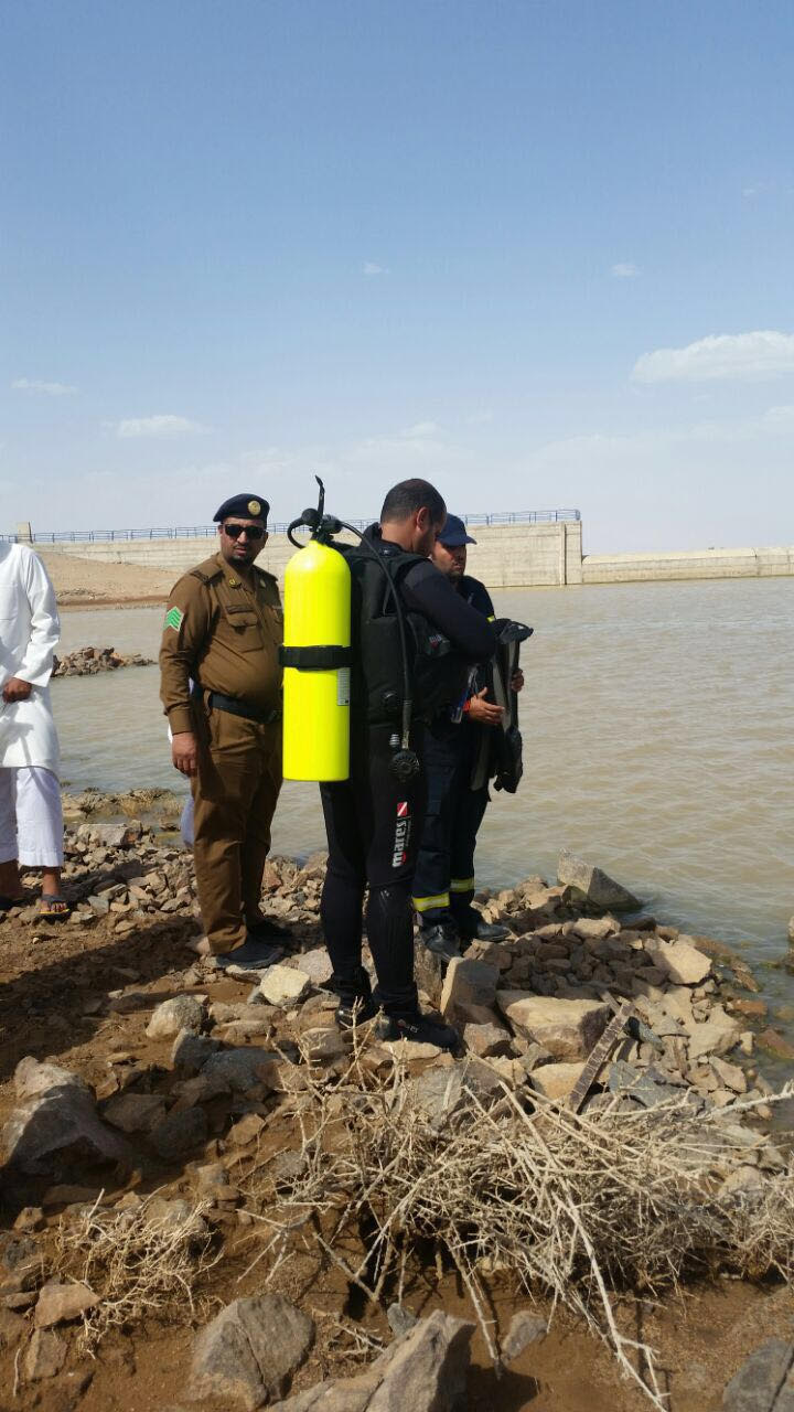 بالصور.. نجاة شخص وغرق اثنين في سد طلال بالحناكية