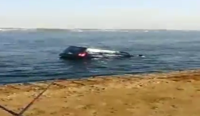 #تيوب_المواطن: غرق سيارة في ابحر الجنوبية