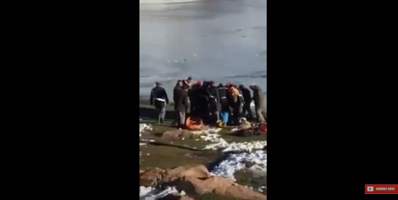 بالفيديو.. استخراج جثة شاب أنقذ أصدقاءه من الغرق بالمغرب