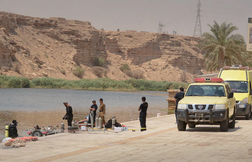 غواصو الدفاع المدني يواصلون عمليات البحث عن “مفقود وادي نمار”