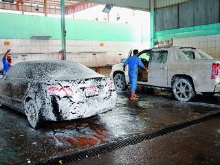 أمانة مكة تكافح الغسيل العشوائي للسيارات بغرامة 1000 ريال  - المواطن