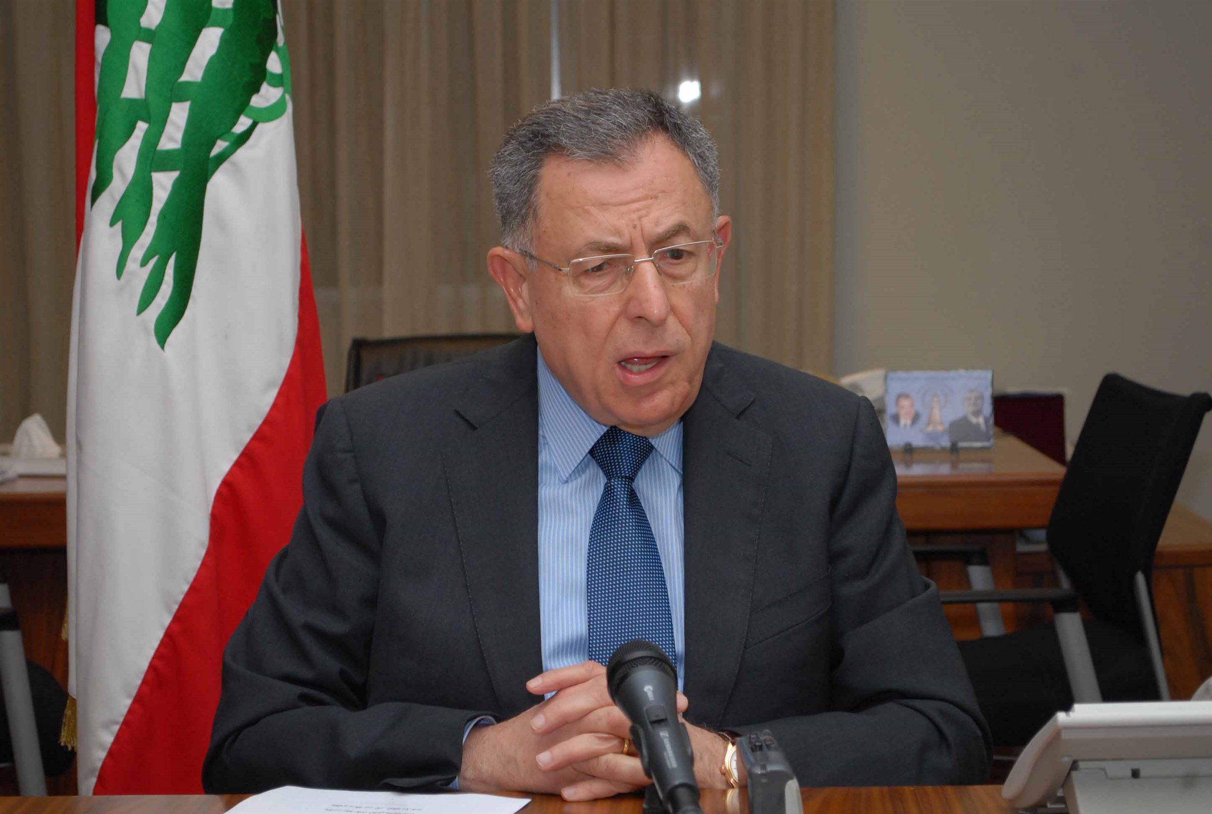 السنيورة: لقاء الملك يدعم استقرار لبنان