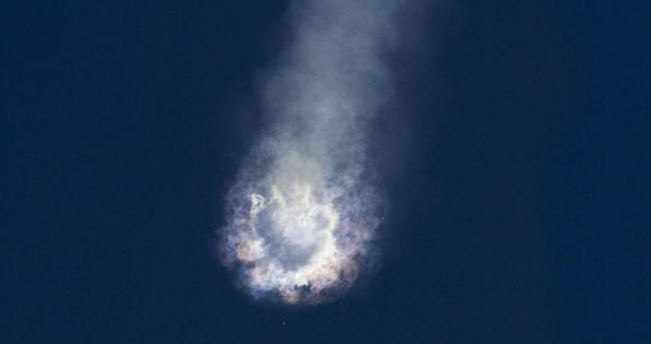 انفجار فالكون 9 يرجئ إطلاق صواريخ سبيس إكس