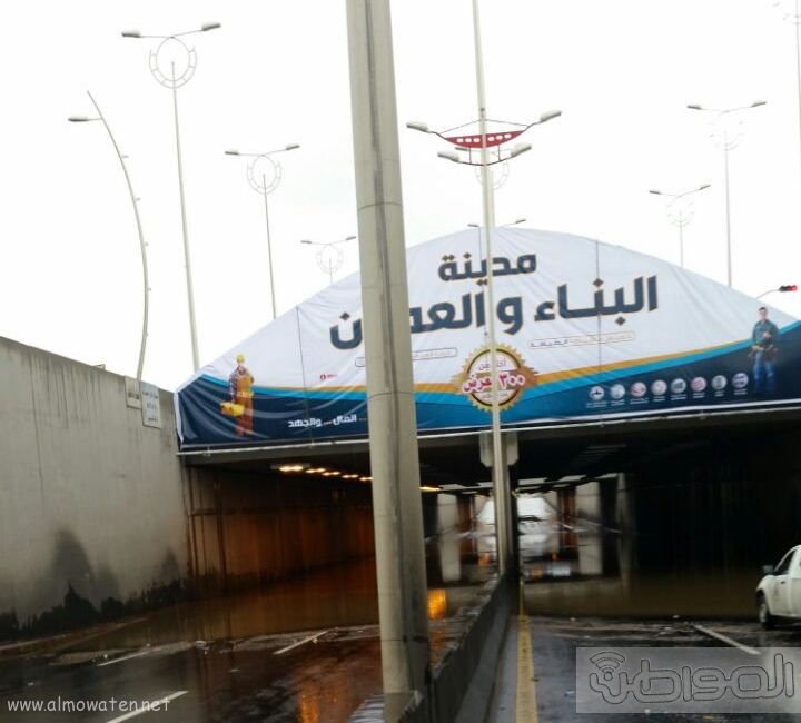 فتح نفق الغروي بعد اغلاقه بسبب الامطار بـ خميس مشيط (5)