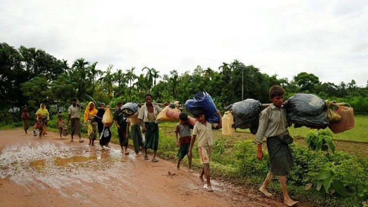 فرار 58 ألفا من “الروهينغيا” إلى بنغلادش
