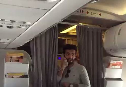 شاب سعودي يتحدى “التأتأة” على الطائرة: يجب أن أقوم بهذا التحدي
