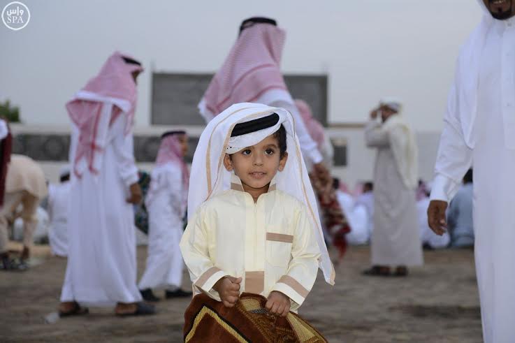 بالصور.. فَرْحة العيد بعيون الأطفال