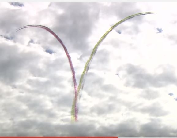 بالفيديو.. فرسان الإمارات يرسمون قلبًا ضخمًا في سماء موسكو