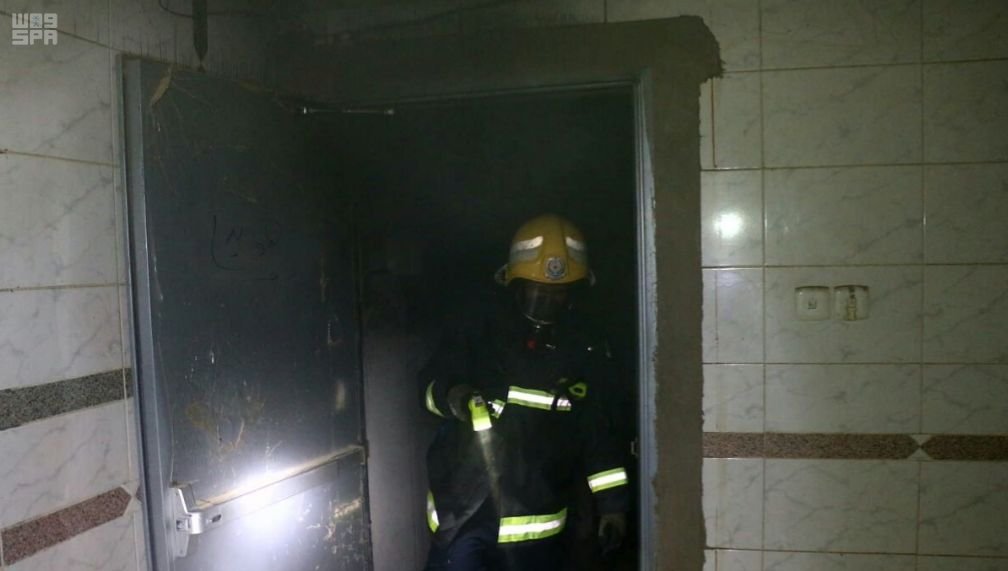إخلاء 30 شخصًا في حريق مبنى سكني بحي السبهاني